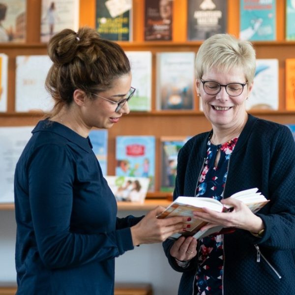 Bequeme Online-Bestellung über unseren Büchertisch