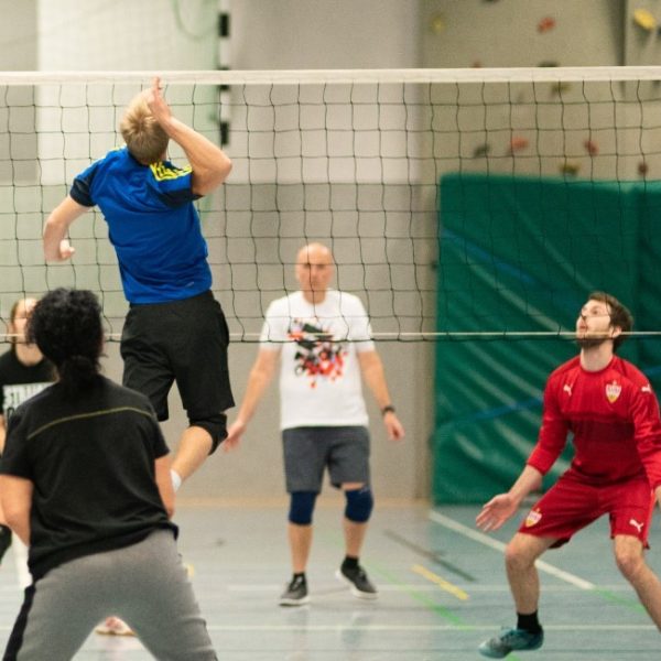 Fußball und Volleyball für alle